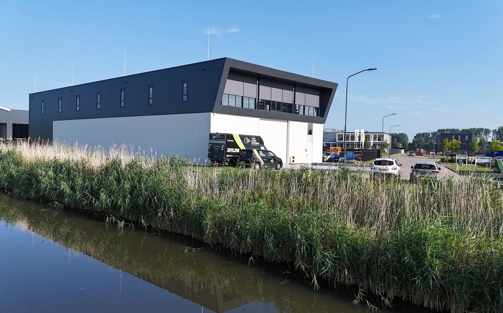 Bedrijfshallen.NL werk Car Lock te Werkendam